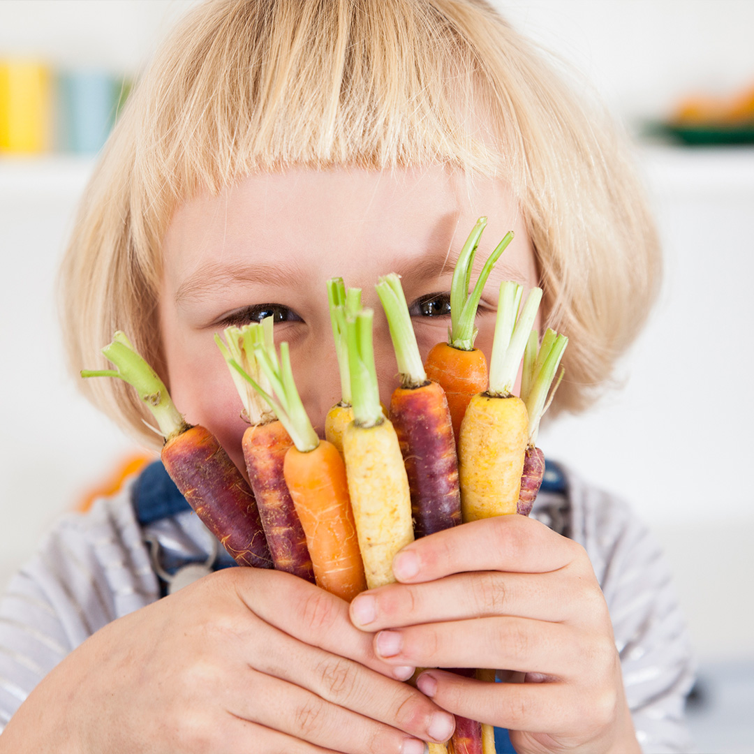 6_Banner-kid-with-carrots.jpg